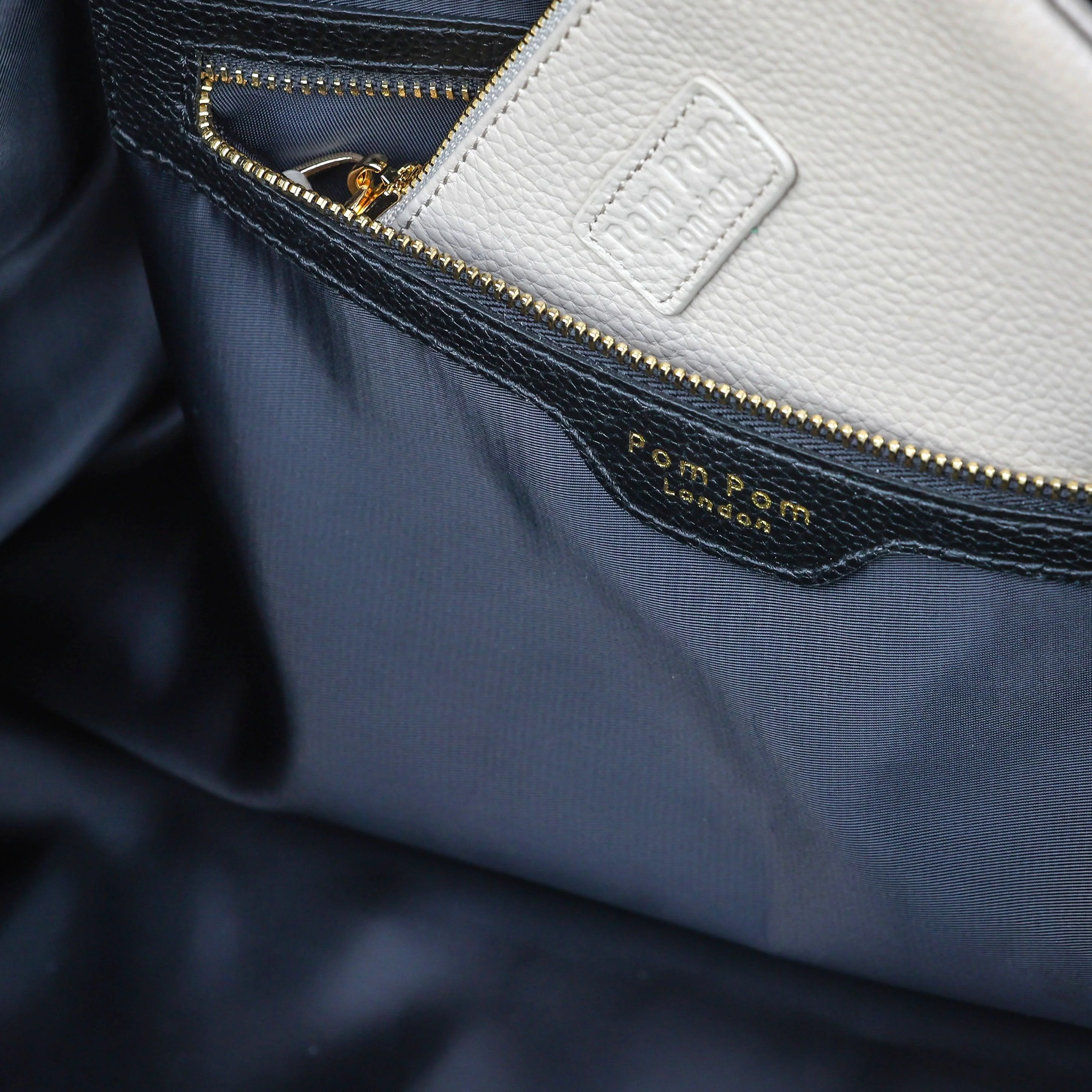Weekend Bag Black - Image 9